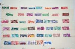 Collection de France de plus de 1 300 timbres neufs et usagés stockés dans un album sur des pages de stock