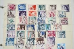 Collection de France de plus de 1 300 timbres neufs et usagés stockés dans un album sur des pages de stock