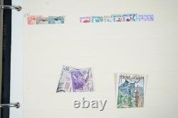 Collection de France de plus de 1 300 timbres neufs et usagés stockés dans un album sur des pages de stock