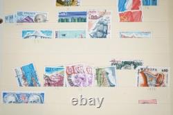 Collection de France de plus de 3100 timbres neufs et oblitérés stockés dans un album sur des pages de stockage