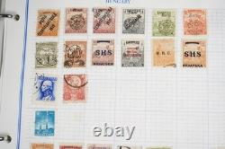 Collection de Hongrie de plus de 3 000 timbres neufs et utilisés stockés dans un album bleu