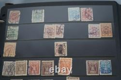 Collection de Pologne de plus de 4500 timbres neufs et utilisés stockés dans un album sur des pages de stock