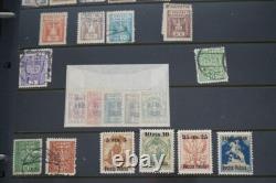 Collection de Pologne de plus de 4500 timbres neufs et utilisés stockés dans un album sur des pages de stock