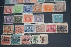 Collection de Pologne de plus de 4500 timbres neufs et utilisés stockés dans un album sur des pages de stock