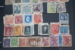 Collection de Pologne de plus de 4500 timbres neufs et utilisés stockés dans un album sur des pages de stock
