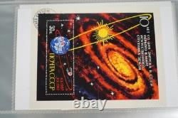 Collection de Russie de 250+ timbres et feuillets-souvenirs neufs et utilisés rangés dans un album bleu