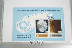 Collection de Russie de plus de 250 timbres et feuillets souvenirs, neufs et oblitérés, conservés dans un album bleu