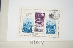 Collection de Russie de plus de 250 timbres et feuillets souvenirs, neufs et oblitérés, conservés dans un album bleu