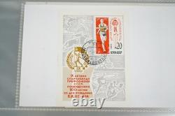 Collection de Russie de plus de 250 timbres et feuillets souvenirs, neufs et oblitérés, conservés dans un album bleu