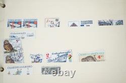 Collection de Tchécoslovaquie de plus de 1000 timbres neufs et utilisés dans un album sur des pages de stock