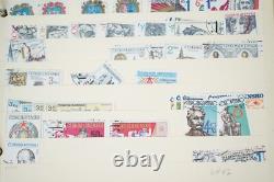 Collection de Tchécoslovaquie de plus de 1000 timbres neufs et utilisés dans un album sur des pages de stock