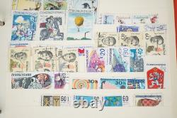 Collection de Tchécoslovaquie de plus de 1000 timbres neufs et utilisés dans un album sur des pages de stock