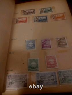 Collection de Timbres Boutique Mondiale dans un Album Vintage Plus Fait Main. Véritable Bijou