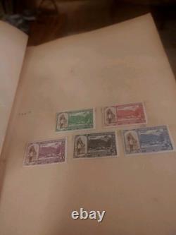 Collection de Timbres Boutique Mondiale dans un Album Vintage Plus Fait Main. Véritable Bijou