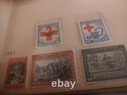 Collection de Timbres Boutique Mondiale dans un Album Vintage Plus Fait Main. Véritable Bijou