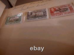 Collection de Timbres Boutique Mondiale dans un Album Vintage Plus Fait Main. Véritable Bijou
