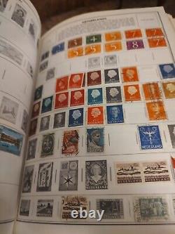 Collection de Timbres Exceptionnelle du Monde Entier dans l'Album Parfait HE Harris Statesman WOW