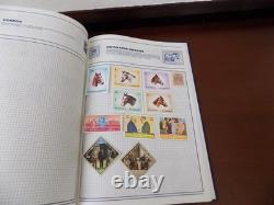 Collection de Timbres de la Monnaie Mondiale dans 2 albums Sg Strand