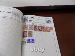 Collection de Timbres de la Monnaie Mondiale dans 2 albums Sg Strand