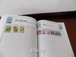 Collection de Timbres de la Monnaie Mondiale dans 2 albums Sg Strand