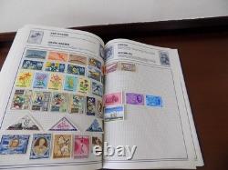 Collection de Timbres de la Monnaie Mondiale dans 2 albums Sg Strand