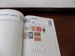 Collection de Timbres de la Monnaie Mondiale dans 2 albums Sg Strand