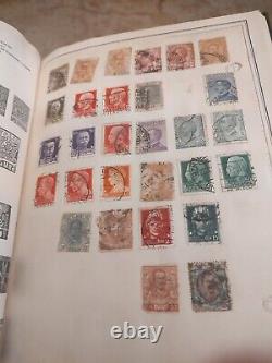 Collection de Timbres du Monde dans un Album Mondial Parfait de 1935 par Grossett & Dunlap