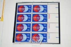 Collection de blocs de planche neufs de diverses tailles de 150 timbres américains 1975-1979 stockée dans un album