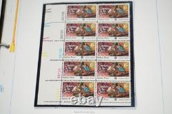 Collection de blocs de planche neufs de diverses tailles de 150 timbres américains 1975-1979 stockée dans un album