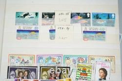 Collection de colonies britanniques de plus de 550 timbres neufs et oblitérés dans un stockbook Uni-Safe