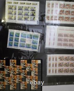 Collection de timbres Joystamp Beautiful WithW Mint NH et feuilles-souvenirs dans un album à 3 anneaux