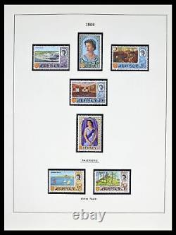 Collection de timbres Lot 39273 MNH des îles Anglo-Normandes 1941-1982 dans 3 albums Lindner