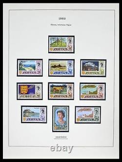 Collection de timbres Lot 39273 MNH des îles Anglo-Normandes 1941-1982 dans 3 albums Lindner