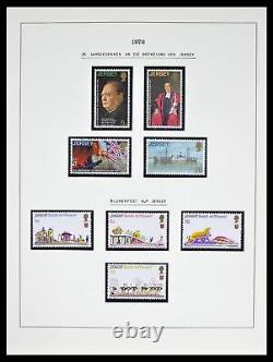 Collection de timbres Lot 39273 MNH des îles Anglo-Normandes 1941-1982 dans 3 albums Lindner