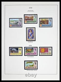 Collection de timbres Lot 39273 MNH des îles Anglo-Normandes 1941-1982 dans 3 albums Lindner