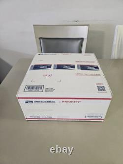 Collection de timbres MD WW dans une grande boîte prioritaire