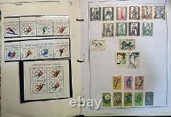 Collection de timbres POLAND 1918-1998 montée dans un album fait maison d'une valeur de 800 $
