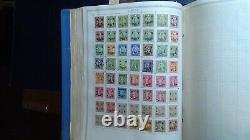 Collection de timbres Stampsweis WW chargée dans un album Minkus contenant 11000 timbres.