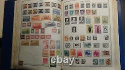 Collection de timbres Stampsweis WW dans Harris Statesman est d'environ 12000 timbres