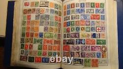 Collection de timbres Stampsweis WW dans Harris Statesman est d'environ 12000 timbres