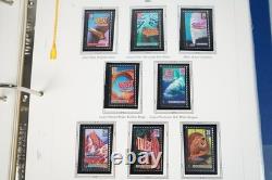 Collection de timbres US 2006-2009 en excellent état de plus de 325 timbres rangés dans un album sur pages. Valeur faciale : 350 $+.