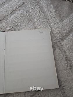 Collection de timbres + album (environ 100) TRÈS RARE VINTAGE VTG Collectionneurs