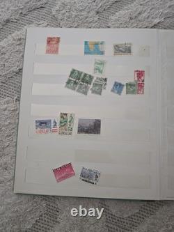 Collection de timbres + album (environ 100) TRÈS RARE VINTAGE VTG Collectionneurs