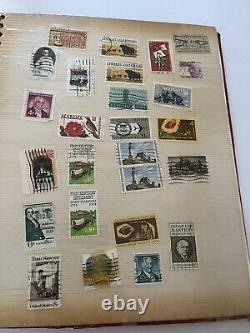 Collection de timbres américains vintage dans un album