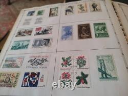 Collection de timbres-boutique des États-Unis dans un album Jefferson de 1960. Beaucoup à voir Collection de timbres-boutique des États-Unis dans un album Jefferson de 1960. Beaucoup à voir