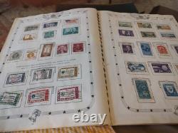 Collection de timbres-boutique des États-Unis dans un album Jefferson de 1960. Beaucoup à voir