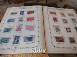 Collection de timbres-boutique des États-Unis dans un album Jefferson de 1960. Beaucoup à voir