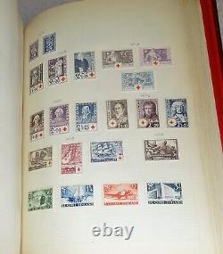 Collection de timbres dans un album (provenant d'une vente de succession) du monde entier, environ 2500 timbres