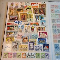 Collection de timbres de 16 pages pleine des États-Unis, du Canada, de l'Europe et de l'international.