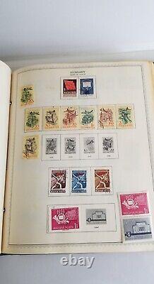 Collection de timbres de Hongrie dans un album Minkus comprenant BIEN PLUS de 1800 timbres.
